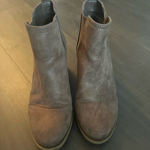 SoftMoc Boots - Picture 3 of 3